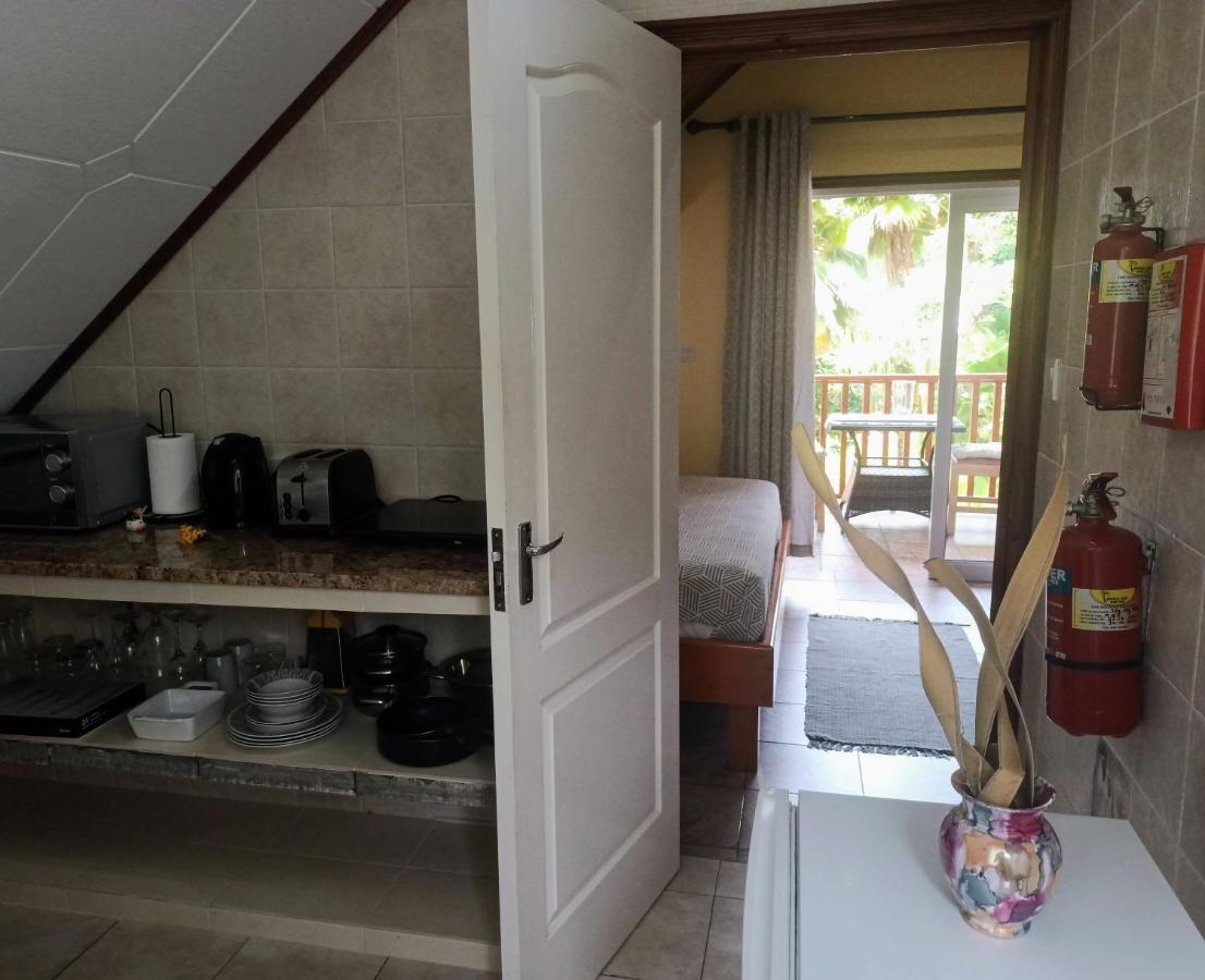 Badamier Self-Catering Apartment La Digue Exterior photo