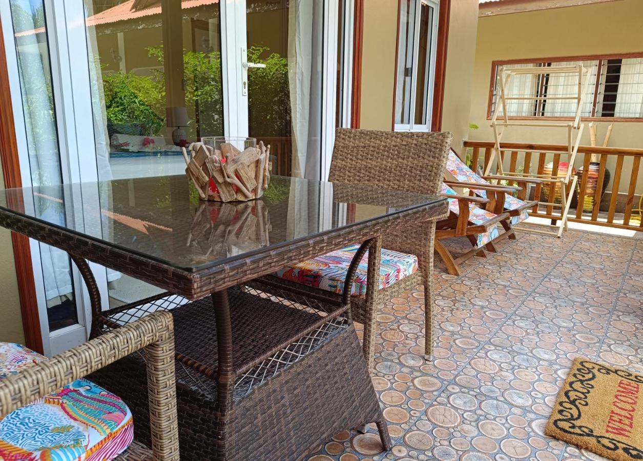 Badamier Self-Catering Apartment La Digue Exterior photo
