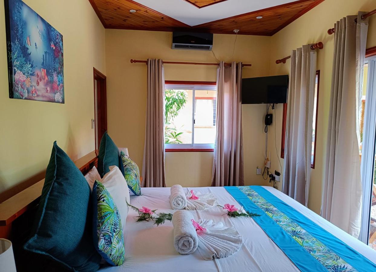 Badamier Self-Catering Apartment La Digue Exterior photo